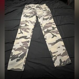 NWOT-Indigo Thread Camo Print Women's Jeans